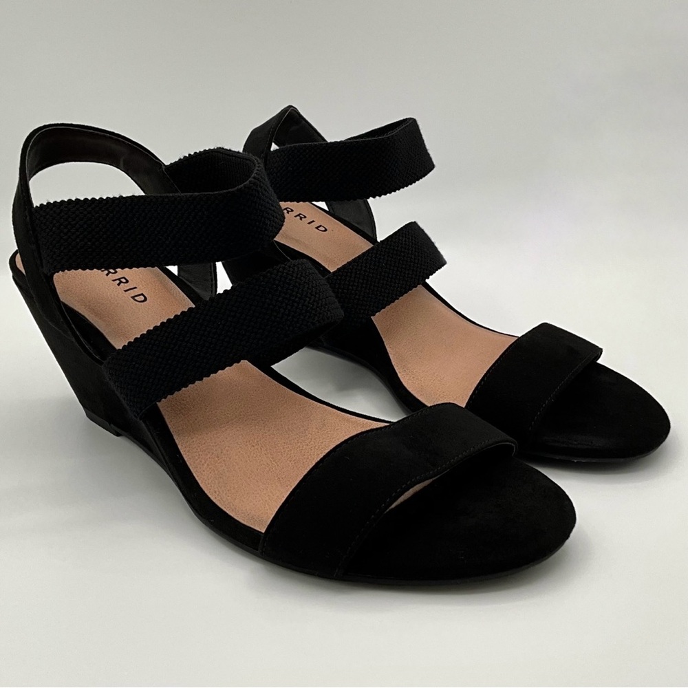 New w/o Box Torrid Black Faux Suede Elastic Strap 3” Midi Wedge Heel US 7.5W
